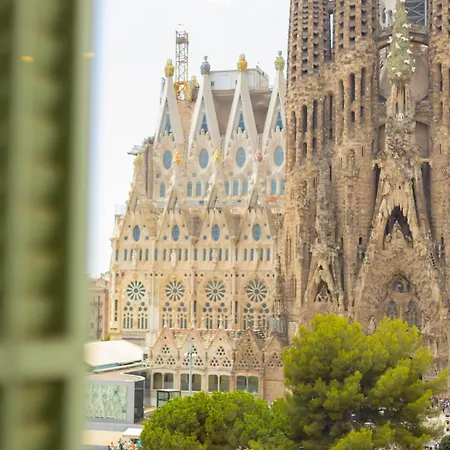 Housalia Sagrada Familia Views * Barcelona
