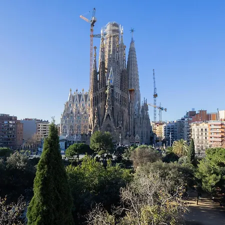 Housalia Sagrada Familia Views *