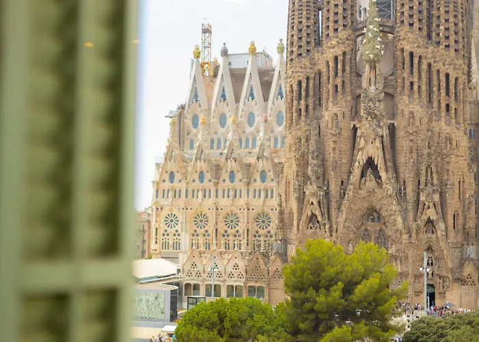 Housalia Sagrada Familia Views * Barcelona