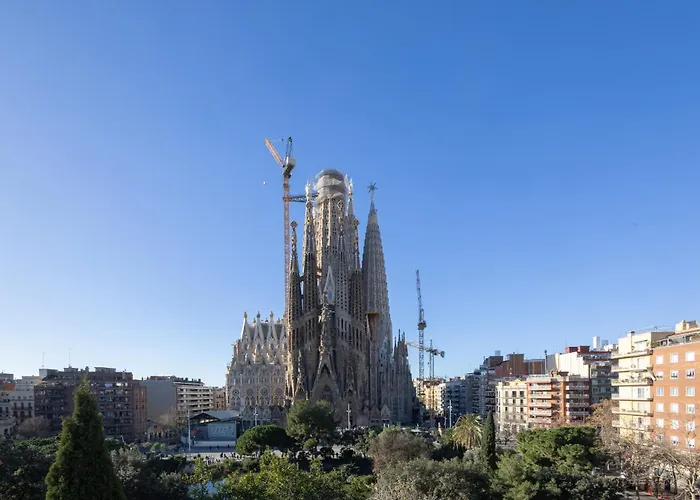 Housalia Sagrada Familia Views * Barcelona